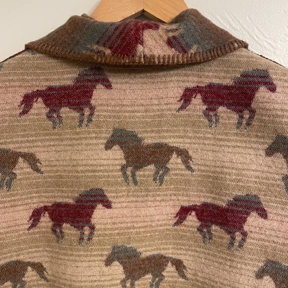 Woolrich Reversible Woven Horse Vest - Picture 10 of 10